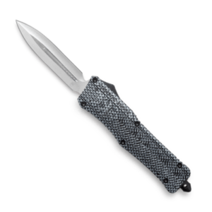 CobraTec CTK-1 Features Our large CTK-1 Carbon Fiber starts from a high-grade aluminum alloy handle and features a D2 steel blade. All knives are dual action (blade deployment and retraction are powered by pushing or pulling the same control switch). This knife features a pocket clip, a glass breaker for emergencies and includes a nylon sheath.